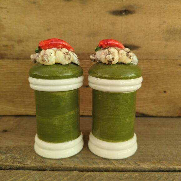 Vintage Garden Harvest by Arnart Salt and Pepper Shakers Made in Japan - Picture 3 of 10